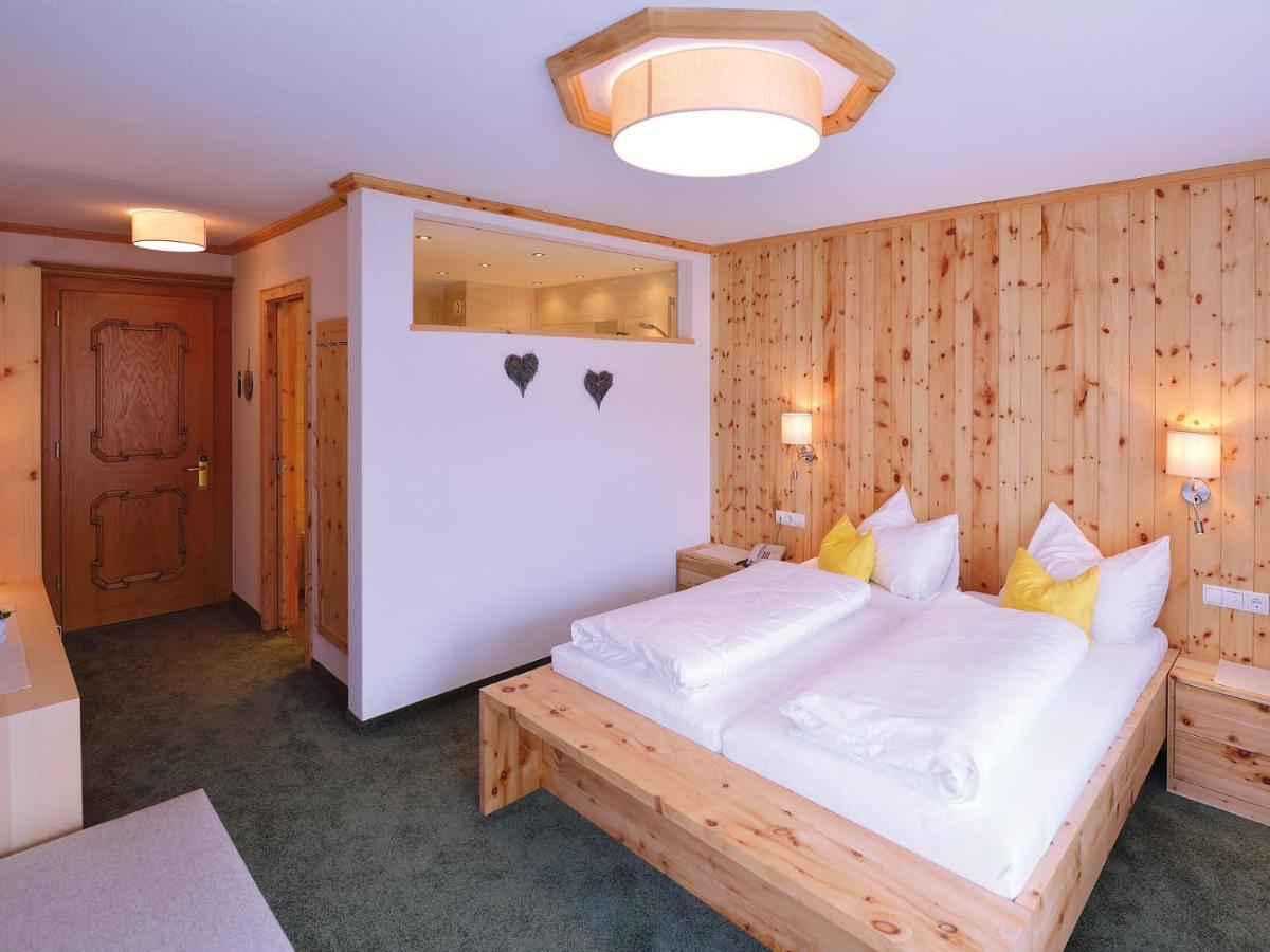 Pension Cafe Fritz Lech am Arlberg Exteriör bild